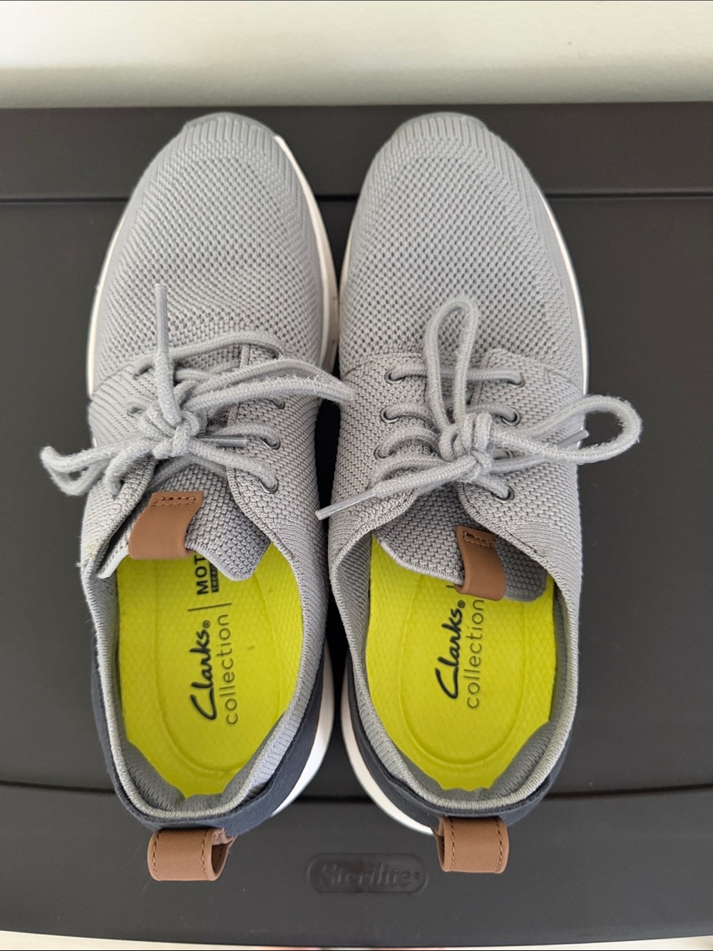 Clarks Men's Light Gray Knit Sneakers with Lime Insole